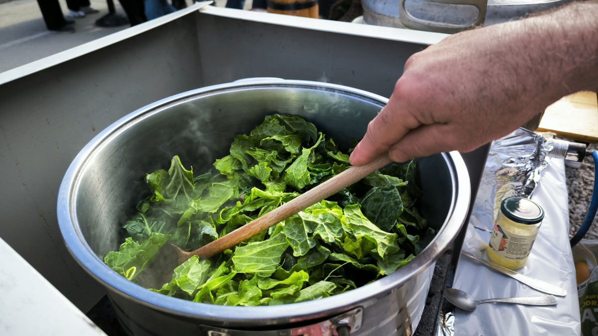 (7)